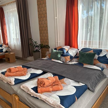 Tavaszpart Vendeghaz Apartment Szeged Bagian luar foto