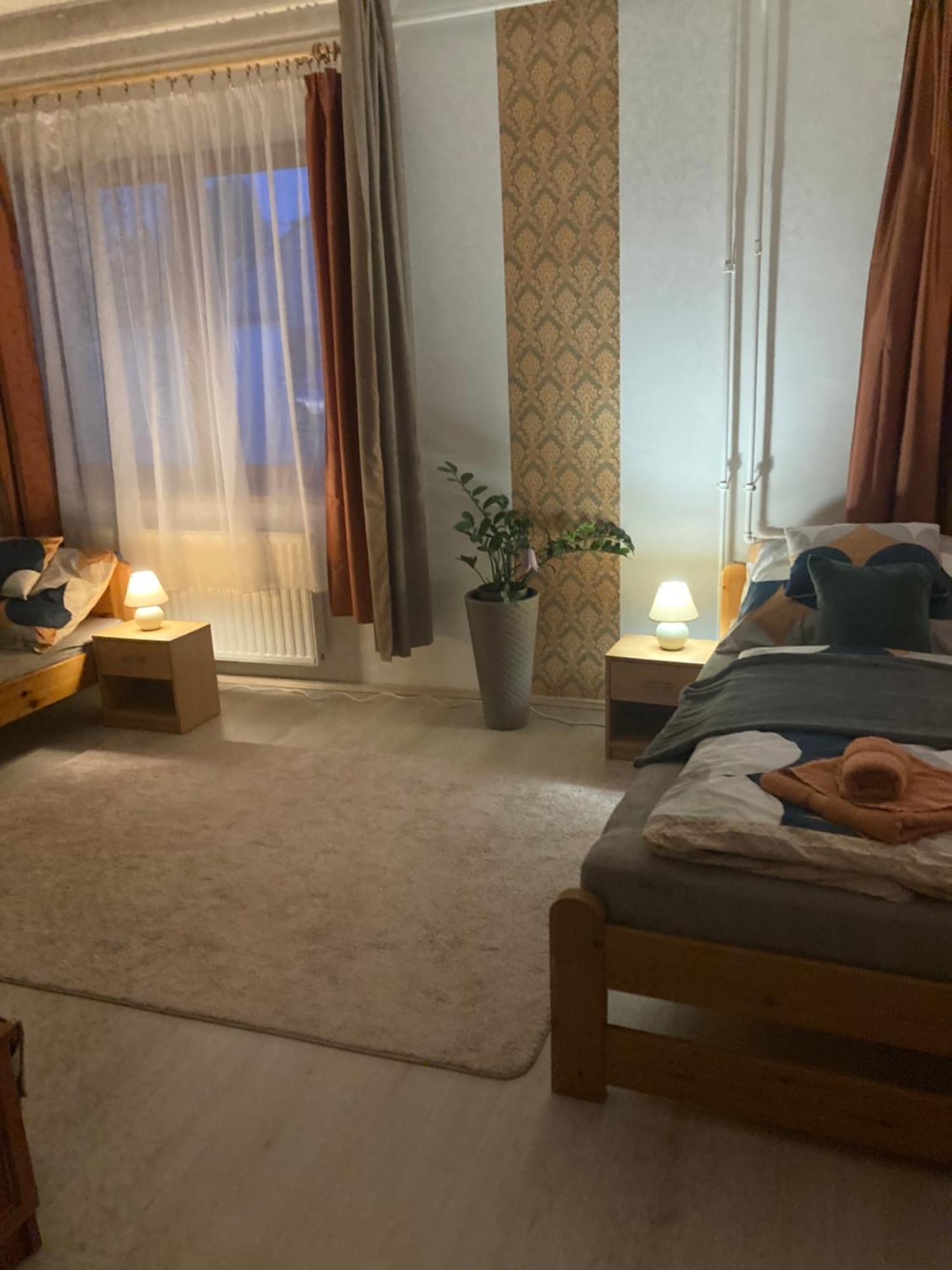 Tavaszpart Vendeghaz Apartment Szeged Bagian luar foto