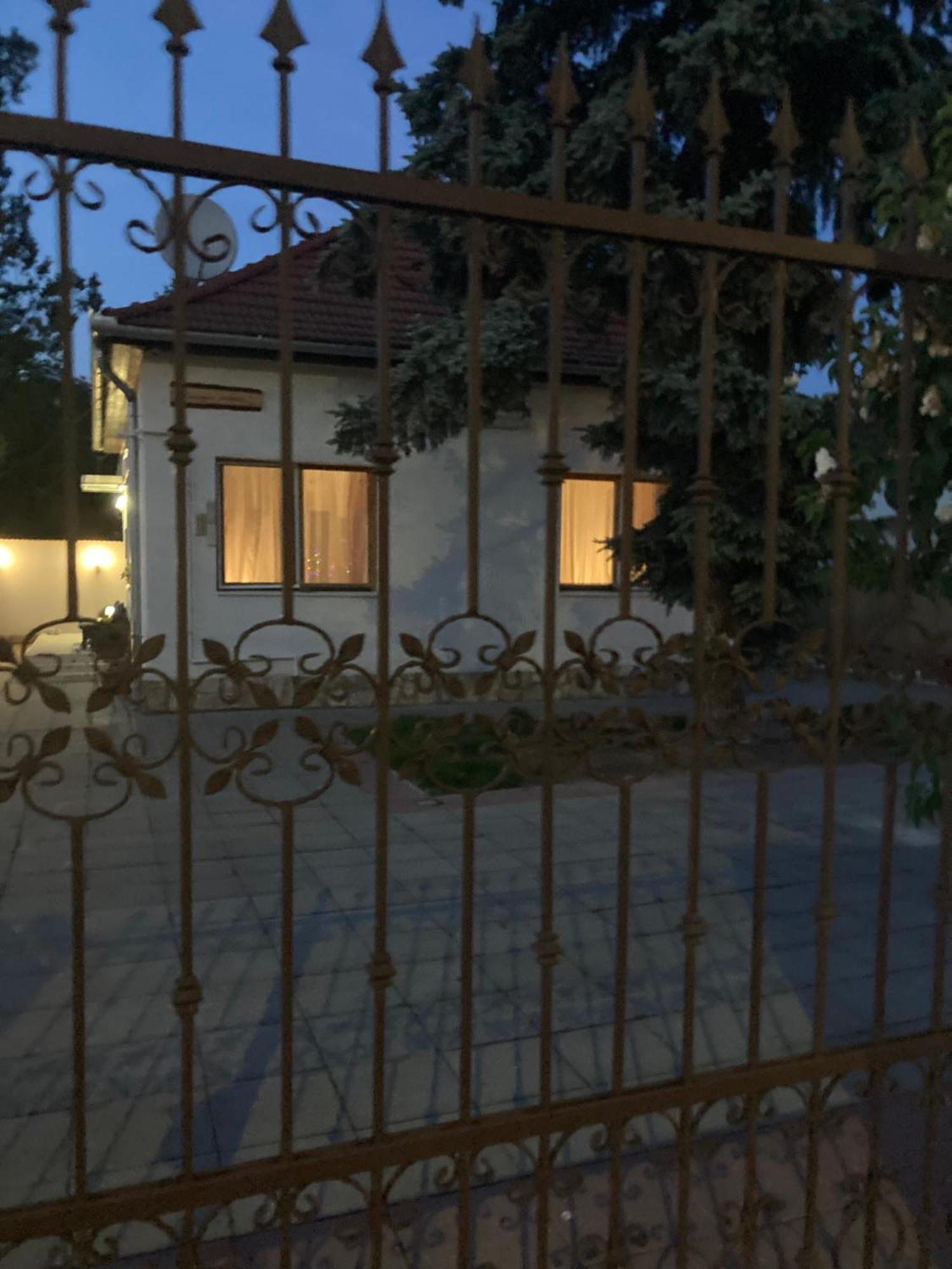 Tavaszpart Vendeghaz Apartment Szeged Bagian luar foto