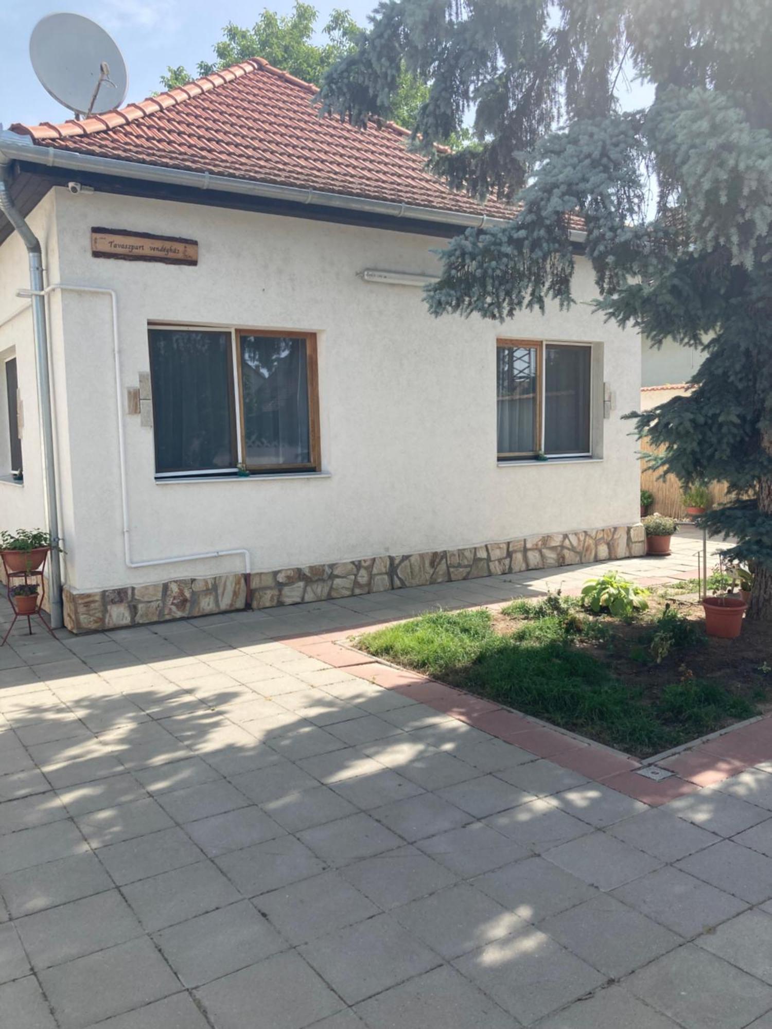 Tavaszpart Vendeghaz Apartment Szeged Bagian luar foto